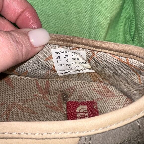 North Face shoes slip on suede tan size 7.5 - Picture 6 of 7